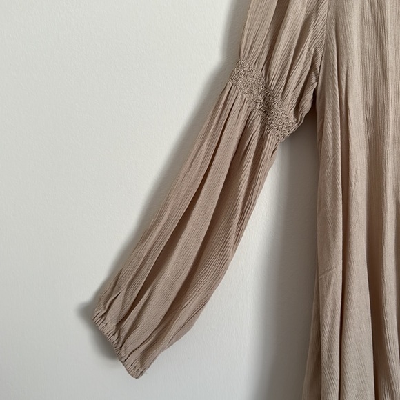 Forever 21 Flowy Boho Long Sleeve Tunic with Button V Cutout Collar - Picture 5 of 12